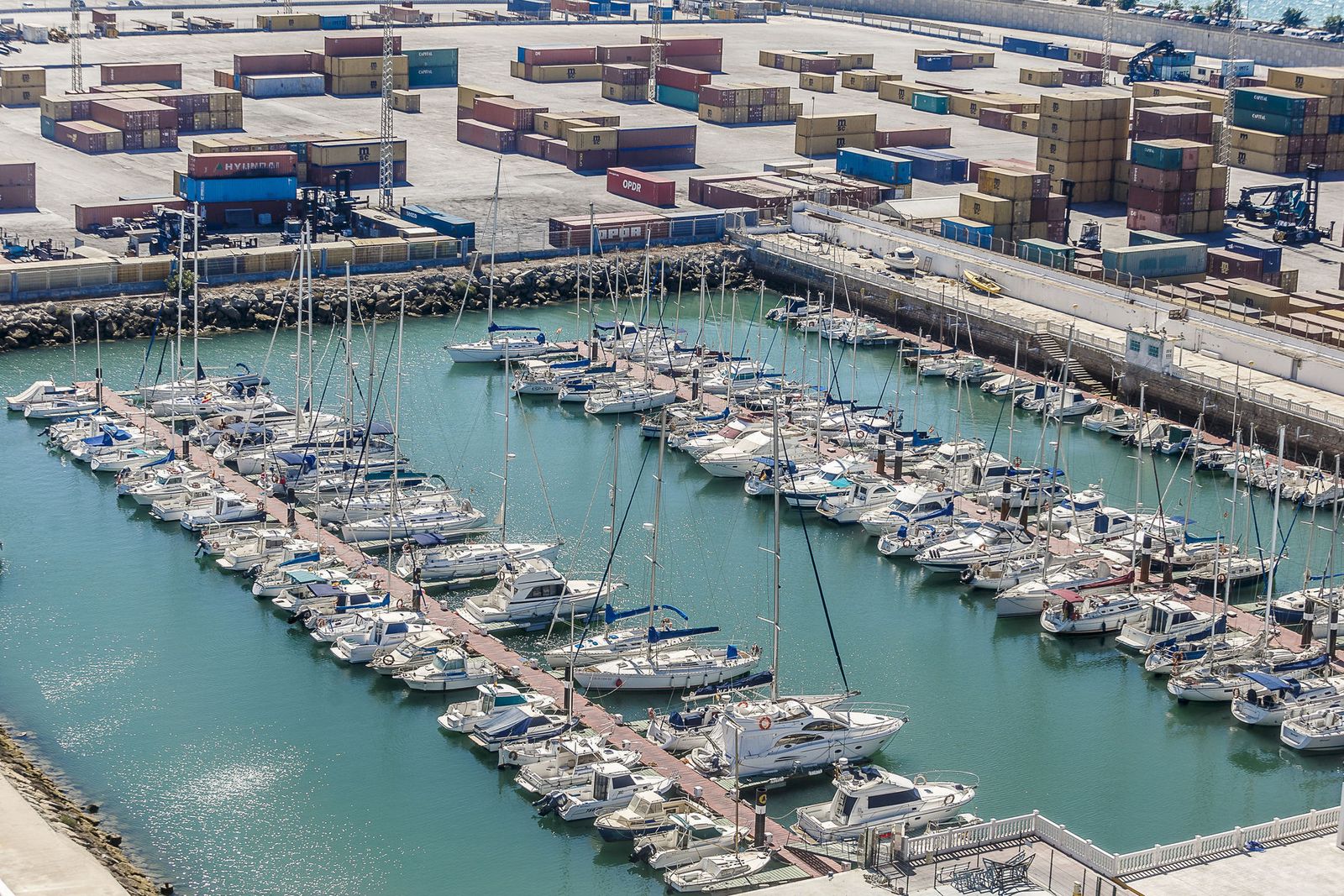 Pantalanes del Real Club Náutico de Cádiz.