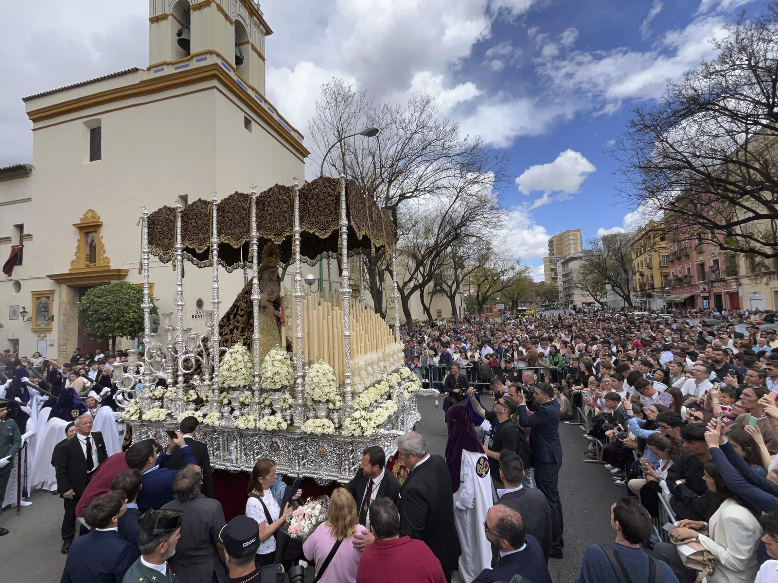 la Hermandad de San Benito en la Semana Santa de Sevilla 2025