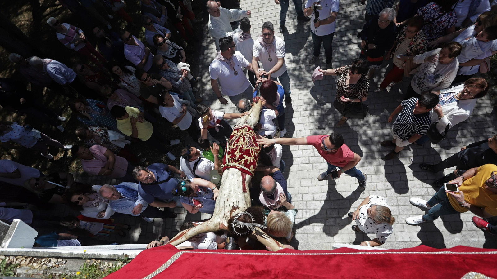 La salida en romería del Santísimo Cristo de la Almoraima en 2019.
