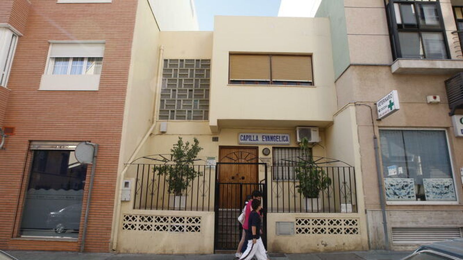 AÑO 1976 | Calle Restoy | Seis muertos al desplomarse el techo de una capilla evangélica.