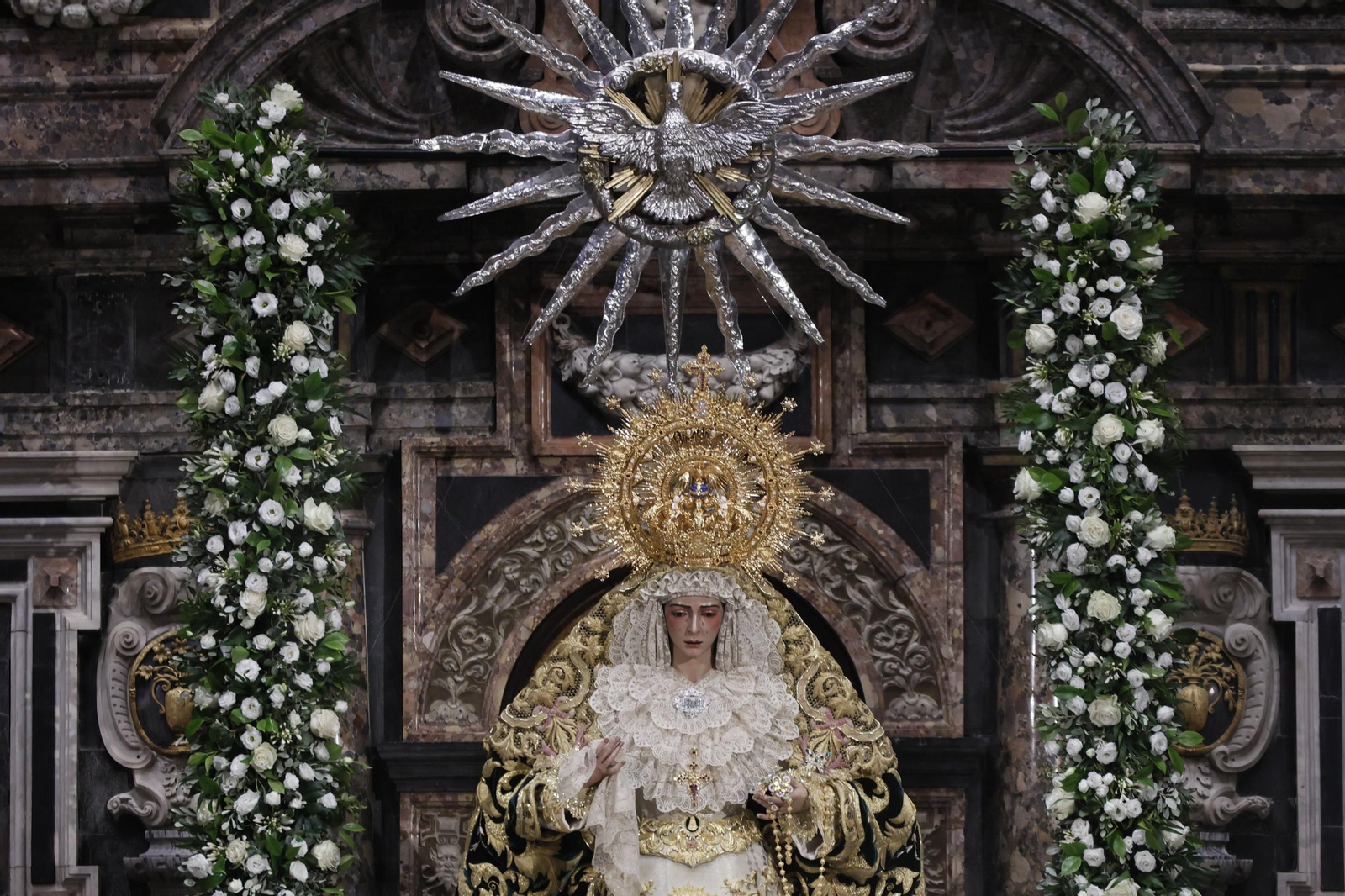 La coronación de la Virgen del Rocío en imágenes