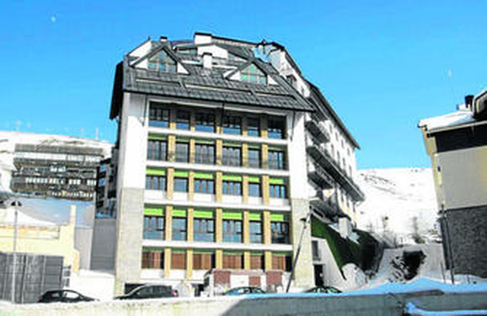 El inmueble está ubicado en Sierra Nevada, en la zona de Pradollano.