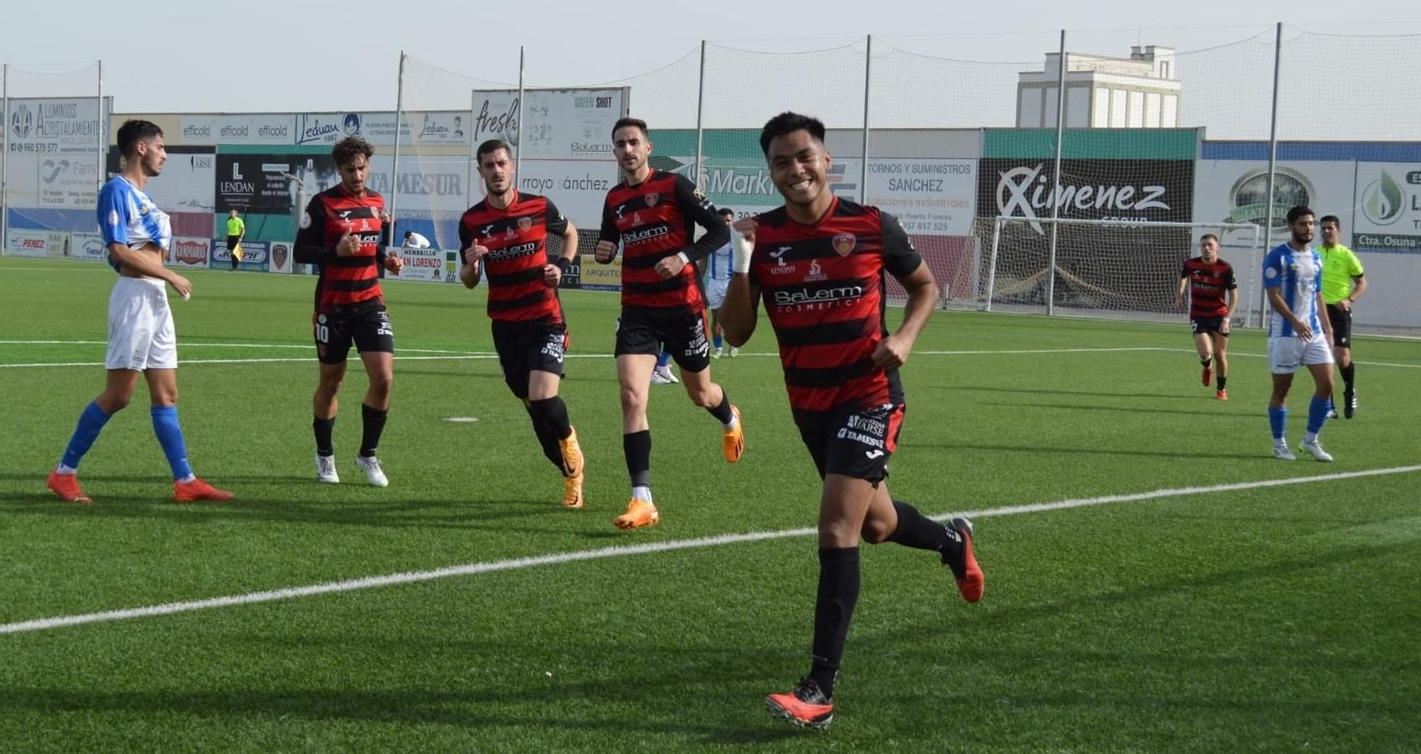 Alan Araiza celebra su gol al Bollullos. Alan Araiza celebra su gol al Bollullos.