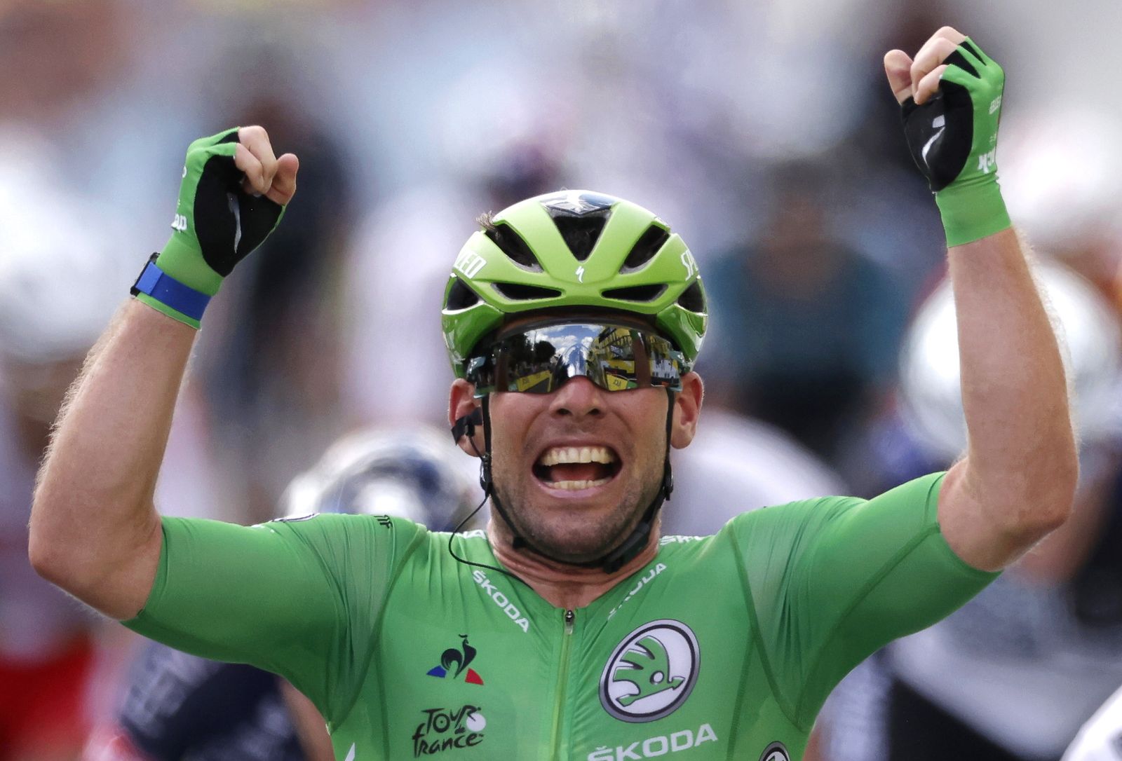 Cavendish levanta los puños como signo de victoria