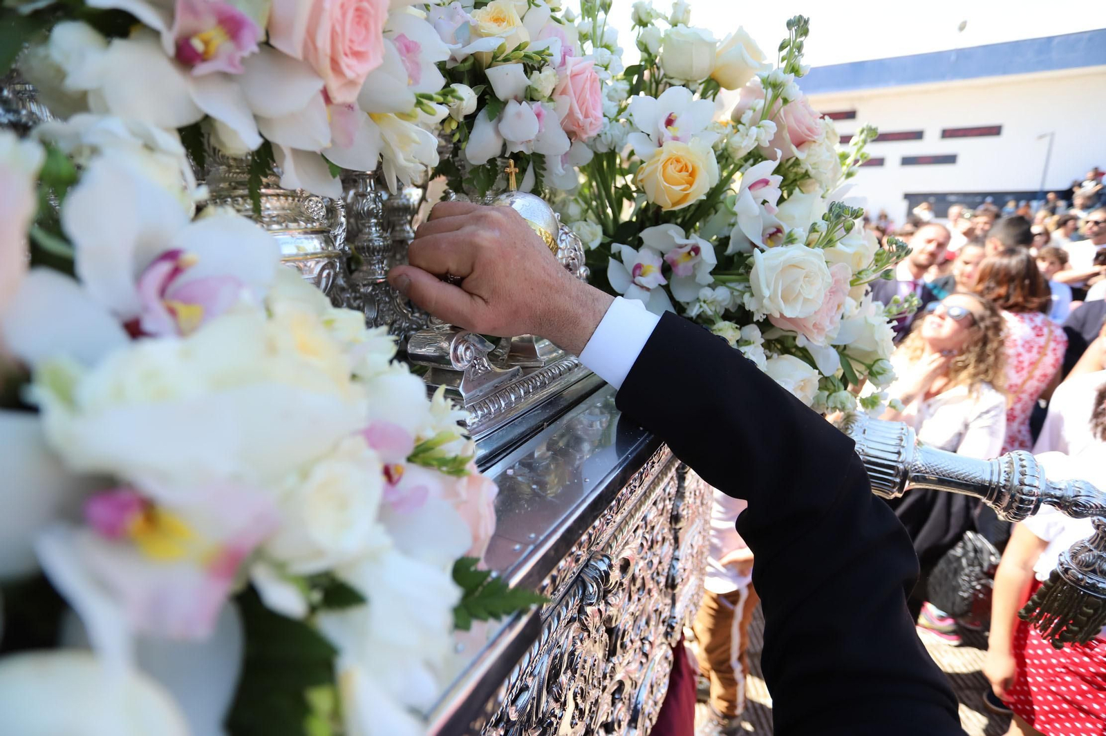 Imágenes del recorrido de la Hermandad del Cristo Cautivo de Huelva