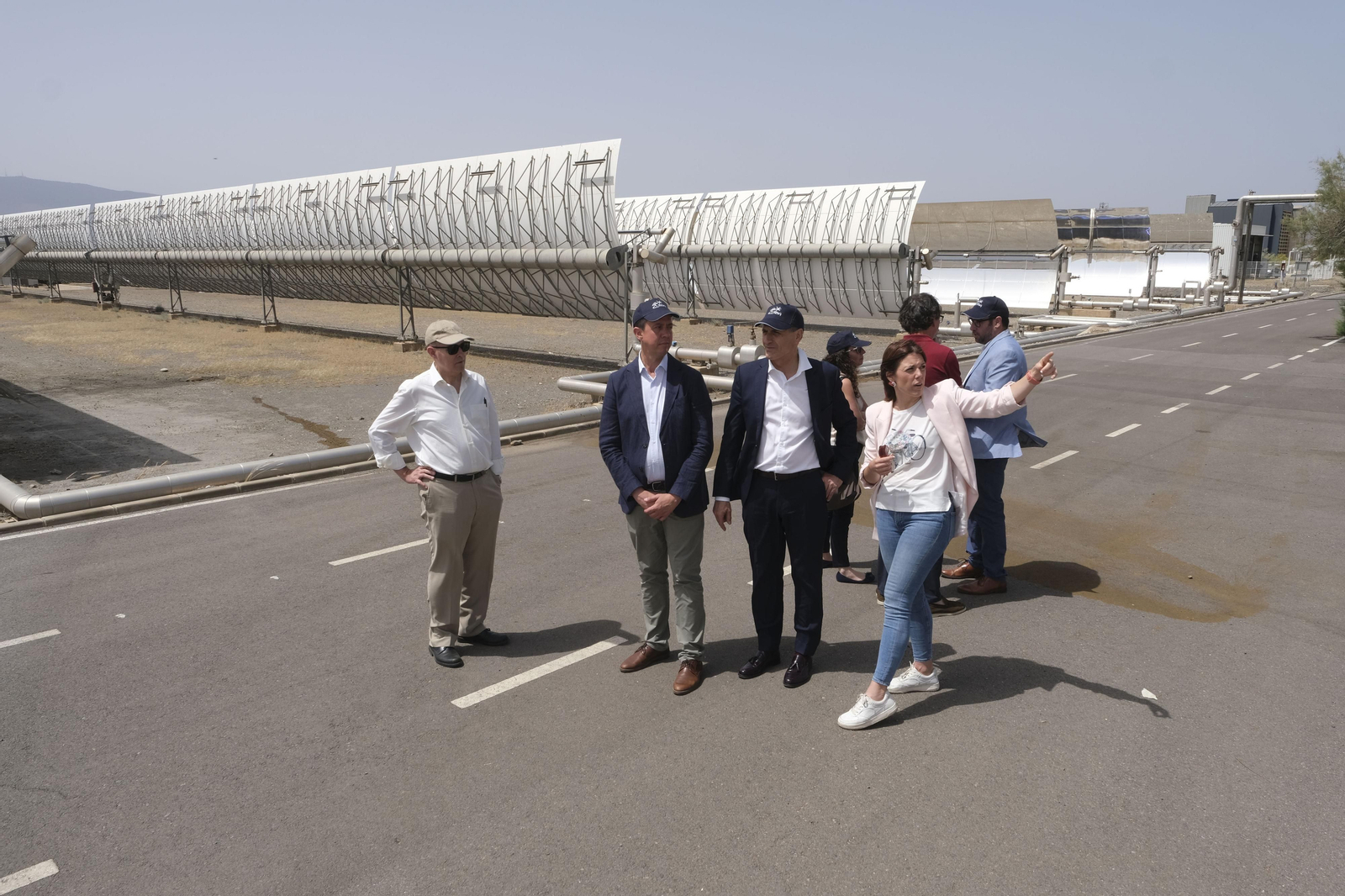 Imágenes de la visita a la Planta Solar de Almería, en Tabernas