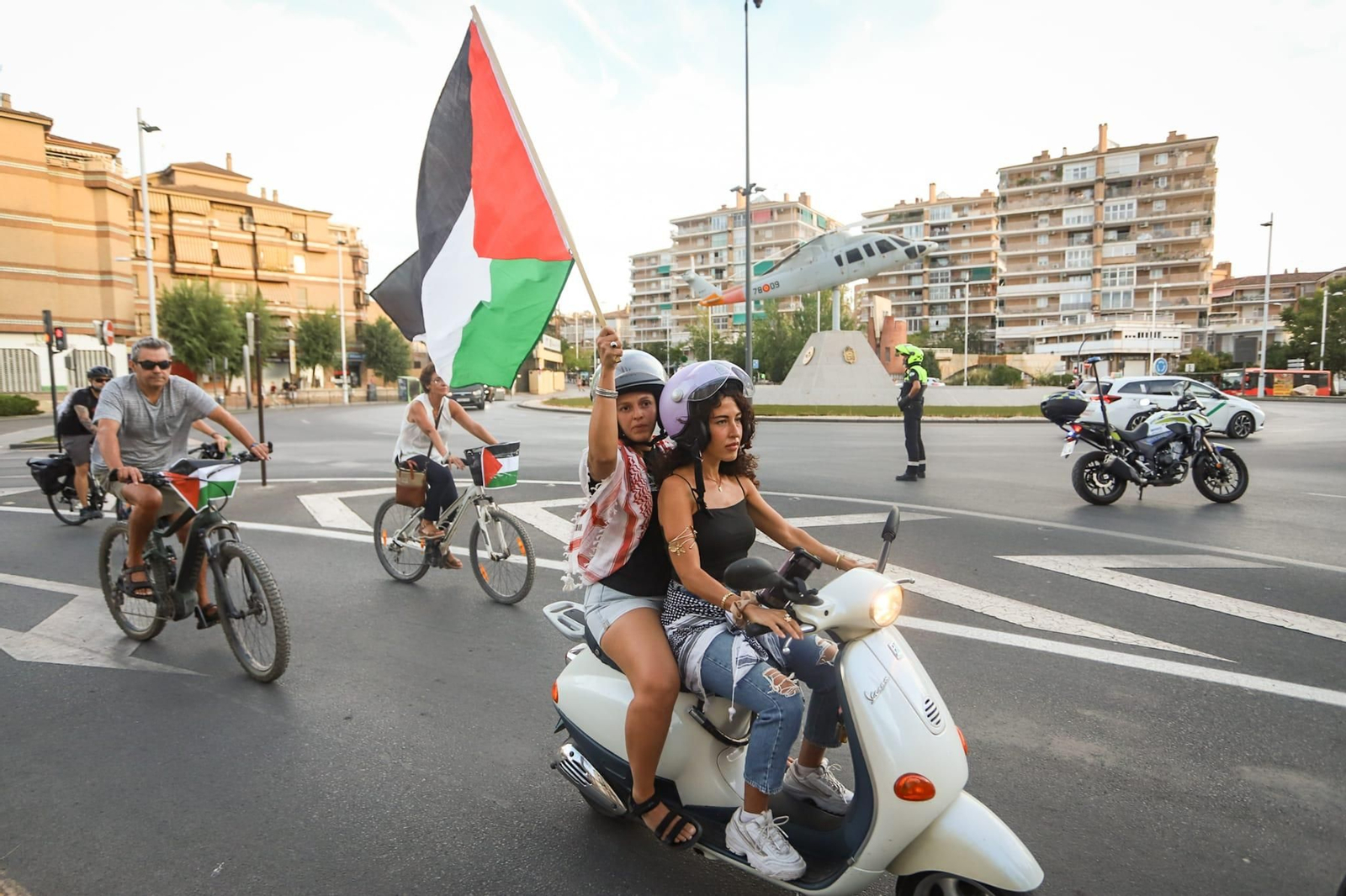 Una caravana solidaria recorre Granada en defensa de Palestina