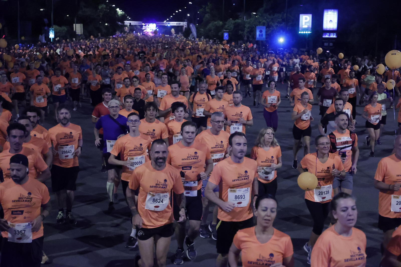 Búscate en la Carrera Nocturna de Sevilla (1)