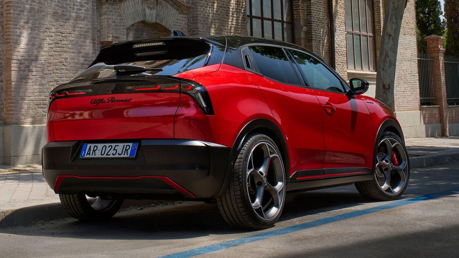 Los nuevos niveles de acabado Sprint y Ti toman el lugar de los Speciale e Intensa en los Alfa Romeo Junior.