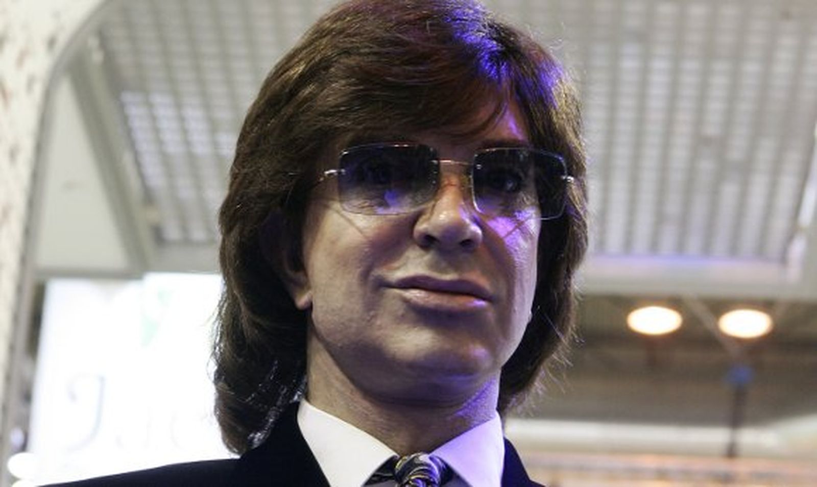 Amordazan a Camilo Sesto para robarle en su casa