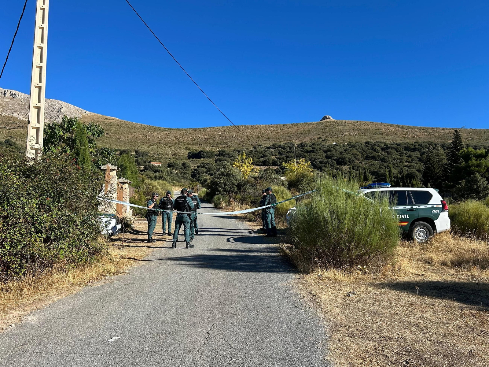Cordón policial en la calle más alta de Prado Negro, a pocos metros de donde ocurrieron los hechos