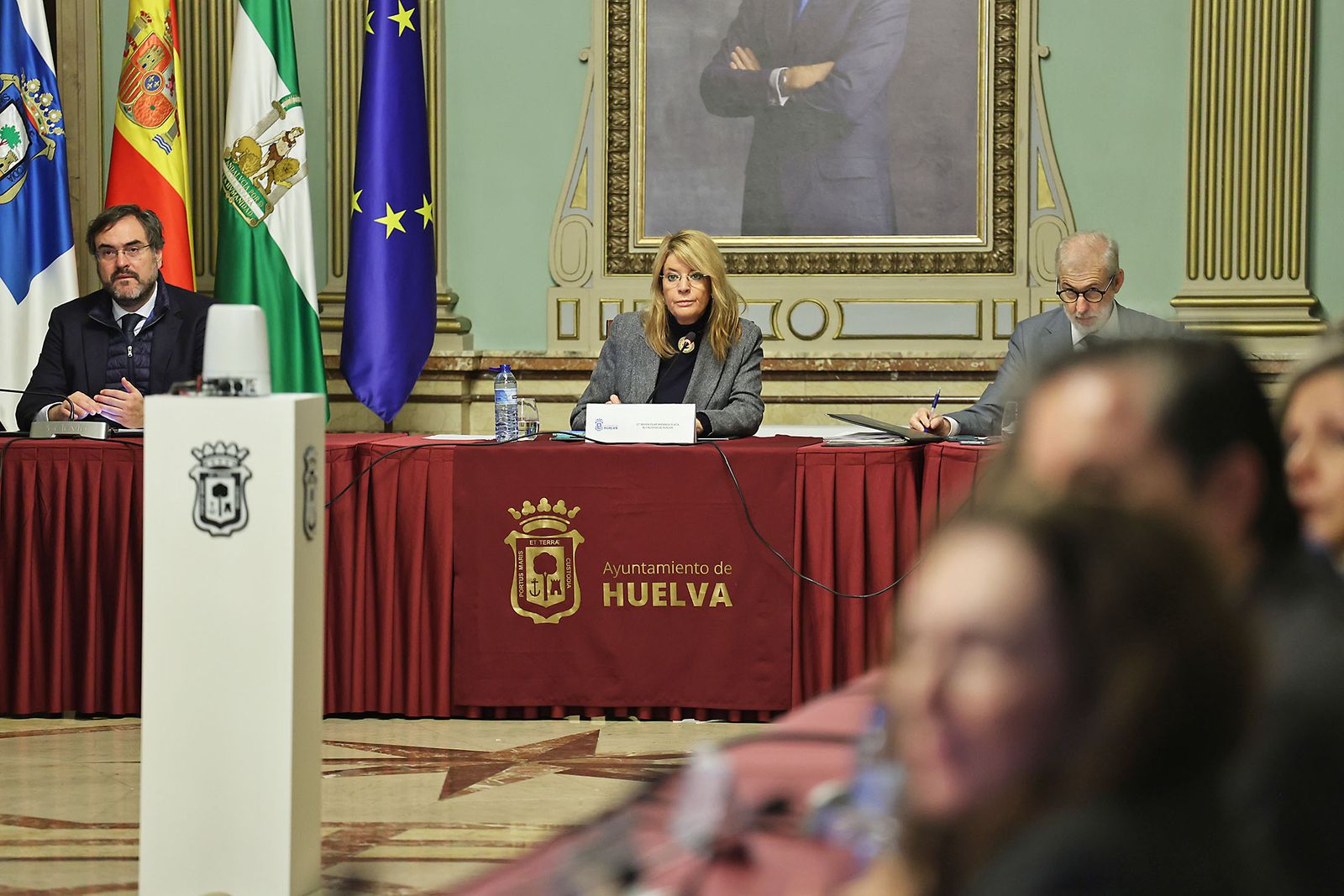 Las fotografías del pleno extraordinario en el Ayuntamiento de Huelva por la concesión de distinciones y honores de la Ciudad de Huelva