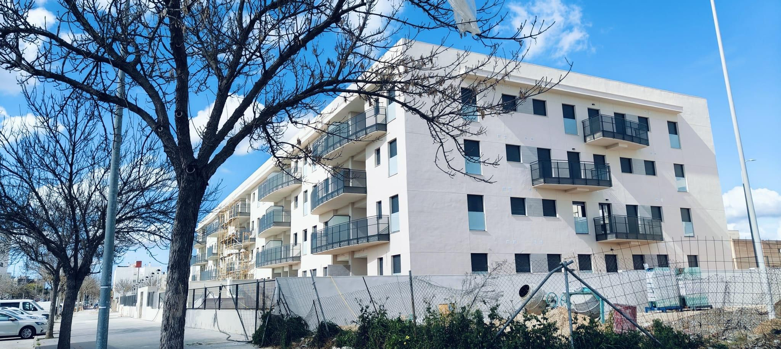 Imagen de uno de los nuevos bloques que han construido en la calle José Ignacio Pineda de Jerez. Imagen de uno de los nuevos bloques que han construido en la calle José Ignacio Pineda de Jerez.