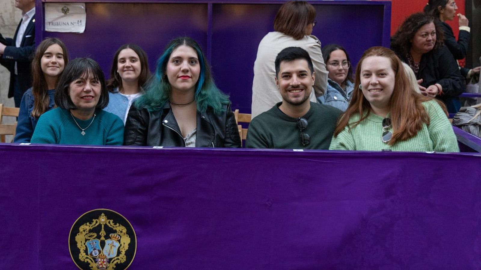 Los cofrades se rinden ante los grandes pasos de misterio del Lunes Santo