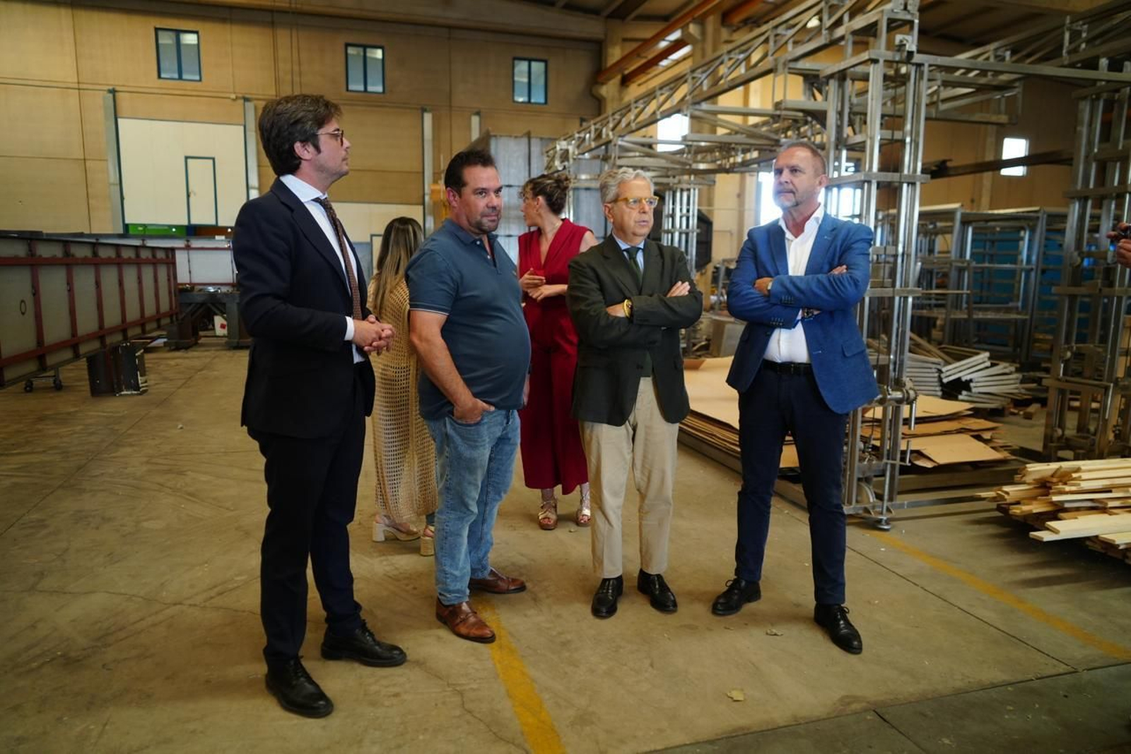 Las autoridades visitan el nuevo centro de FP de Dos Torres.