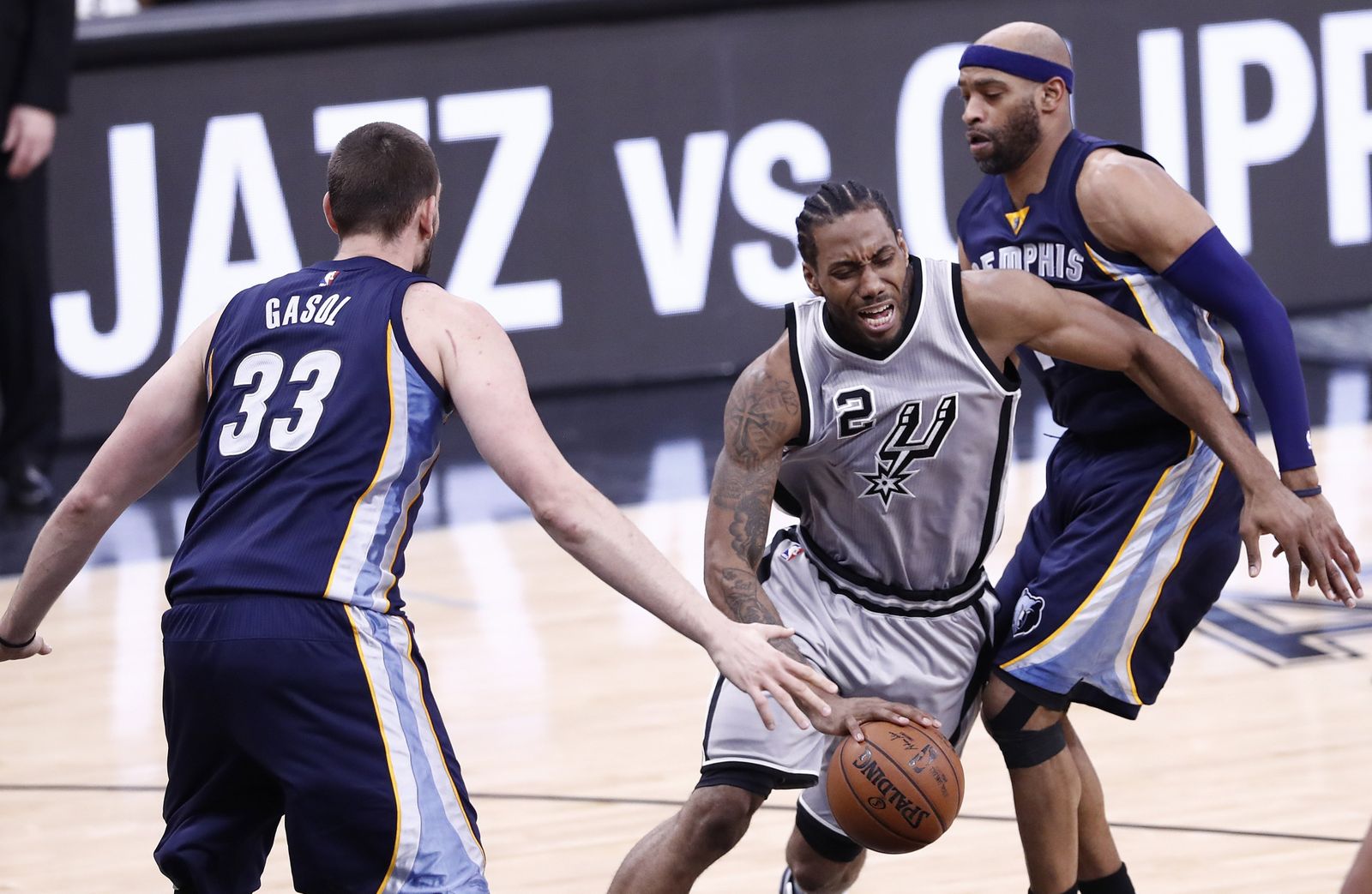 Kawhi Leonard, en un partido disputado entre los San Antonio Spurs y los Memphis Grizzlies.