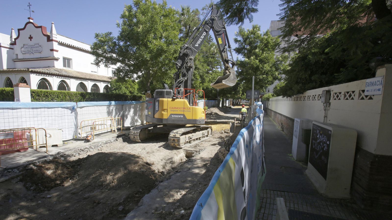 Obras en la Avenida de la Cruz Roja.