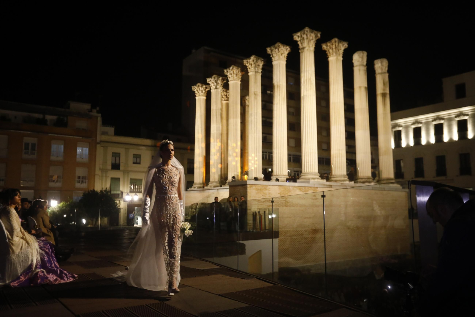 Las mejores imágenes del desfile de Mancini en el Templo Romano de Córdoba