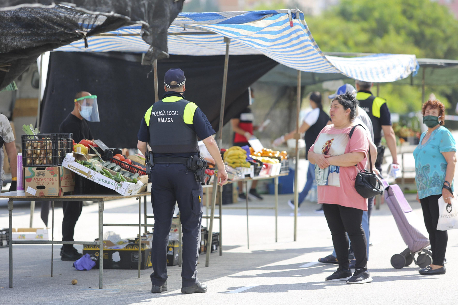 Las fotos del mercadillo de Huelin, en Málaga, en su primer día de desescalada