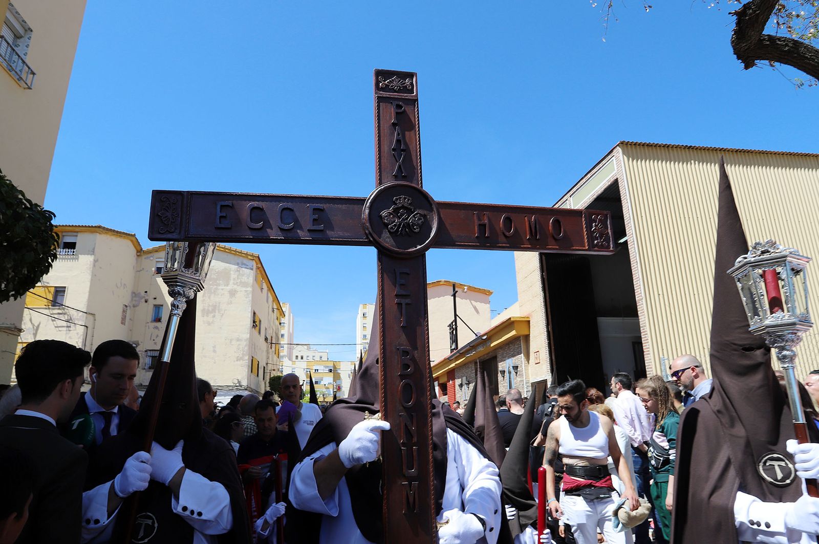 Imágenes de la procesión de La Salud en Huelva