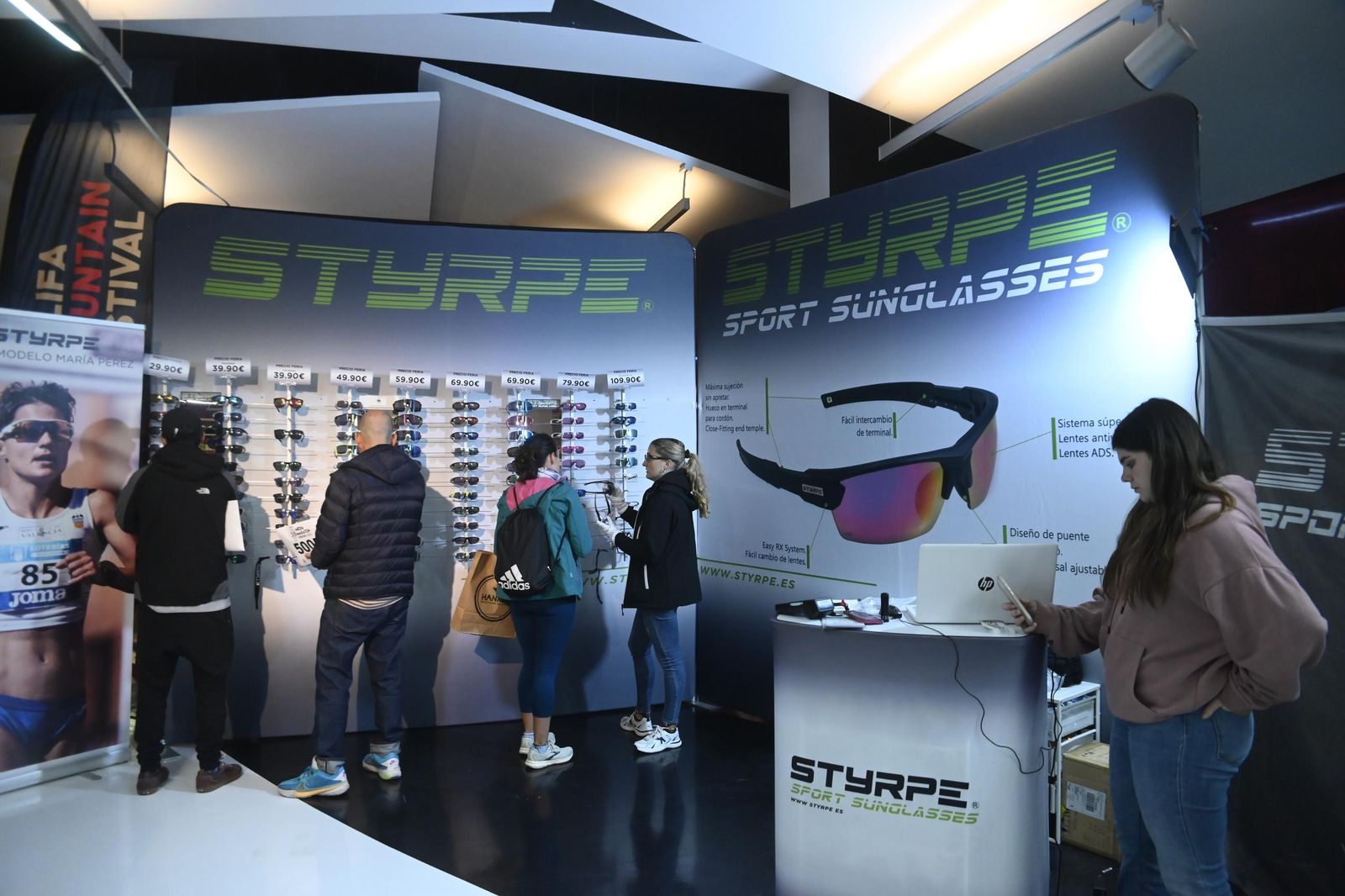 Las mejores fotos de la feria del corredor de la Media Maratón de Córdoba 2024