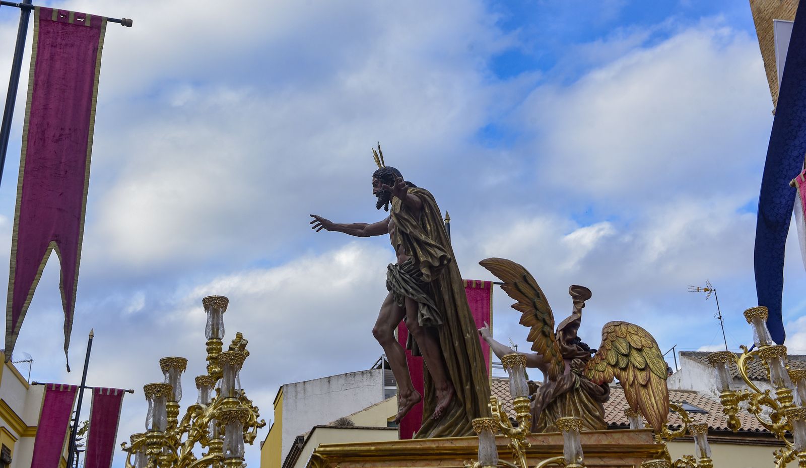 Las imágenes de la salida extraordinaria del Señor de la Resurrección