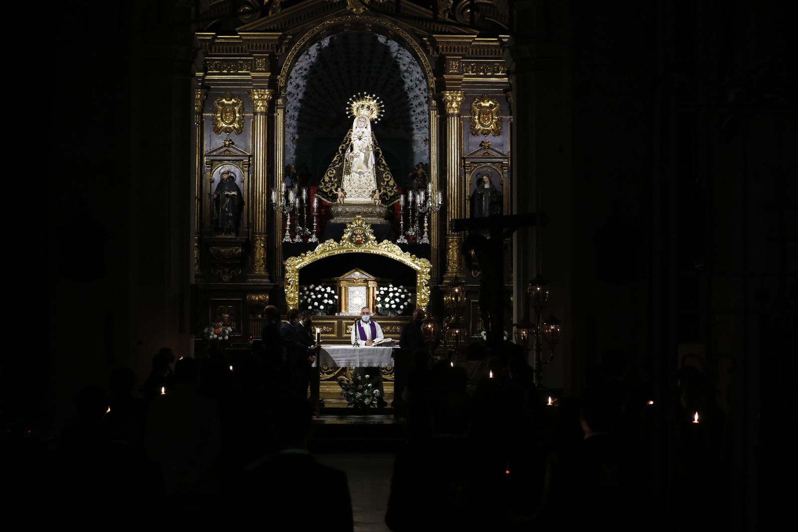 El vía crucis de Cuaresma de los Dolores, en fotografías