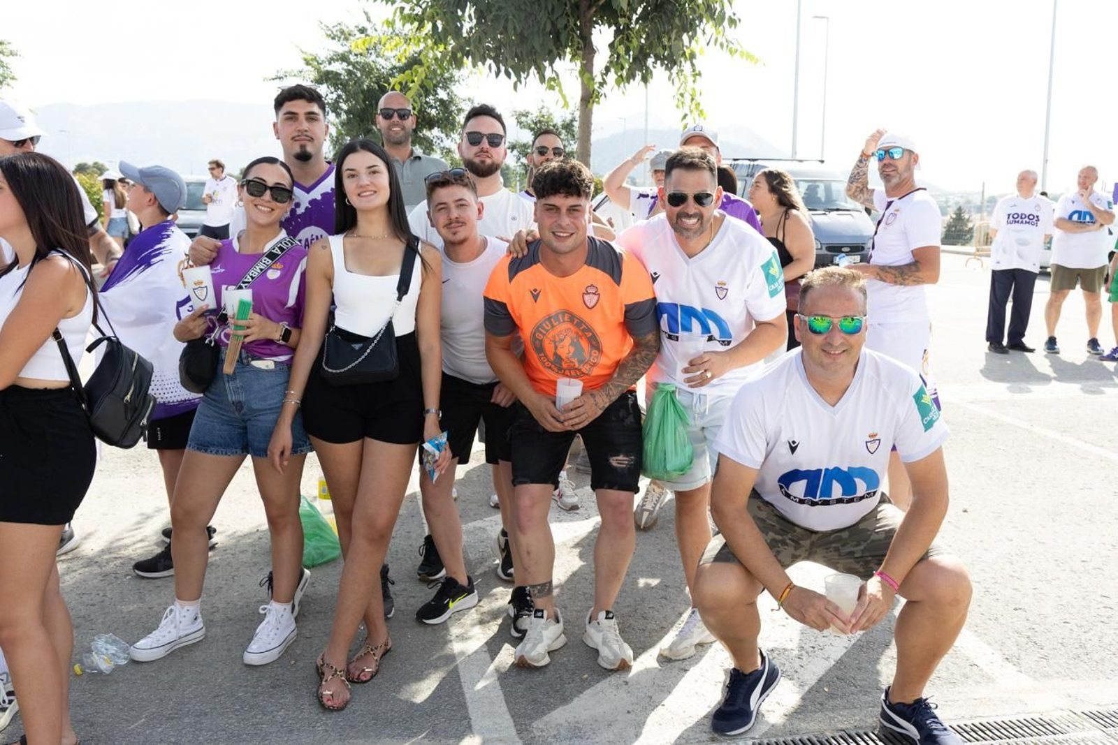 El épico recibimiento de la afición lagarta al Real Jaén, en imágenes