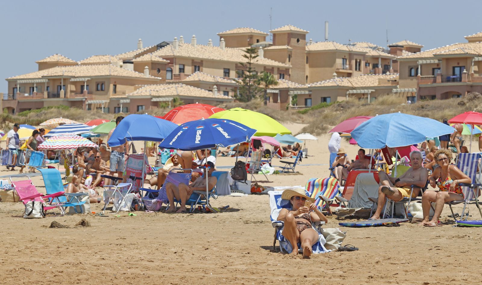 Veraneantes en Punta Umbría.