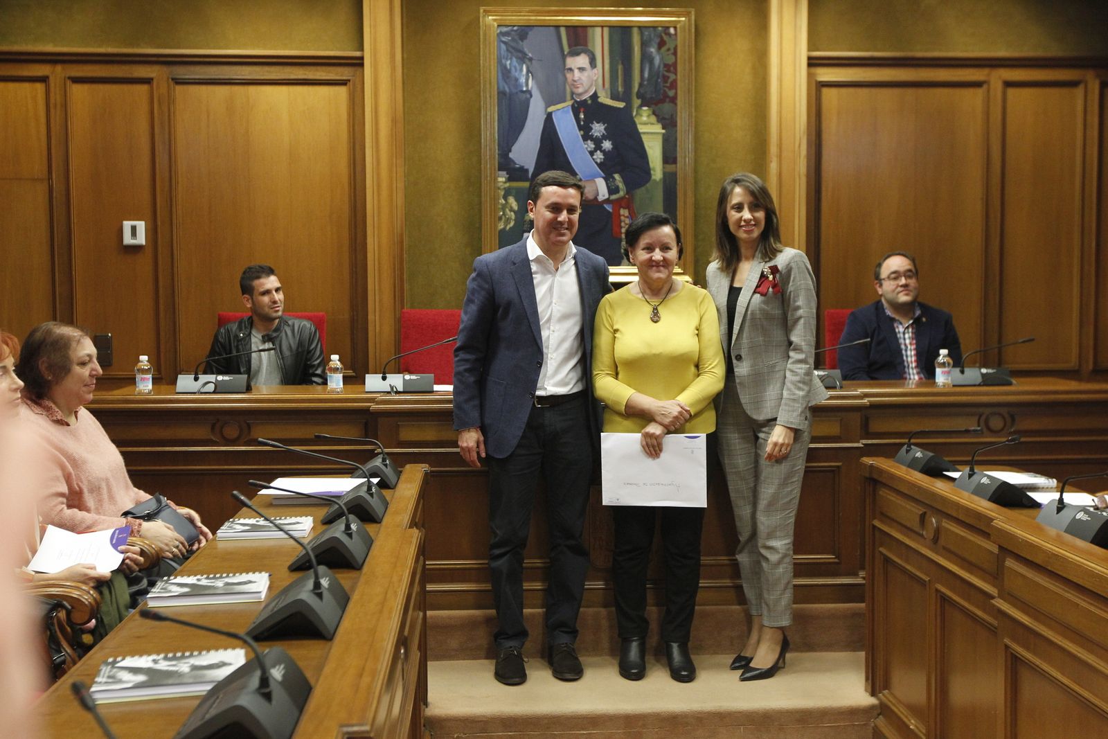 Fotogalería entrega acreditaciones Talleres Carmen de Burgos. Diputación de Almería