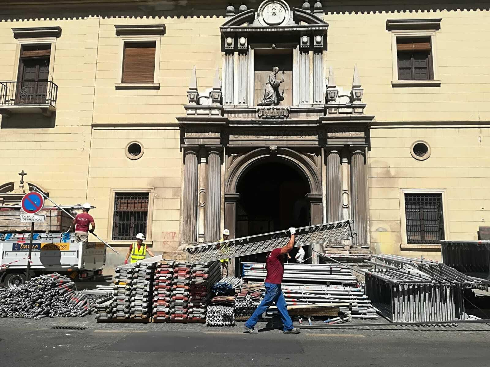 El viejo hospital de San Juan de Dios se cubre de andamios