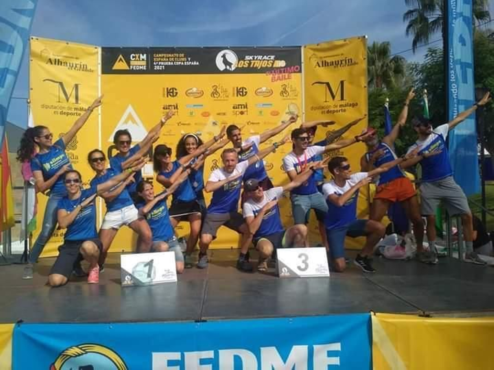 Todos los componentes del CD Deportes Olimpo Granada que acudieron a Málaga.