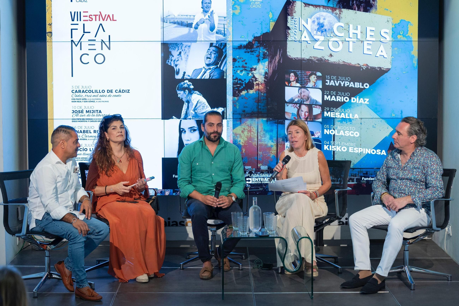 Mar Díez, junto a Juan Garrido, Anabel Rivera, y José Mijita (hacia la izqda.) y Caracolillo de Cádiz (a la dcha.)