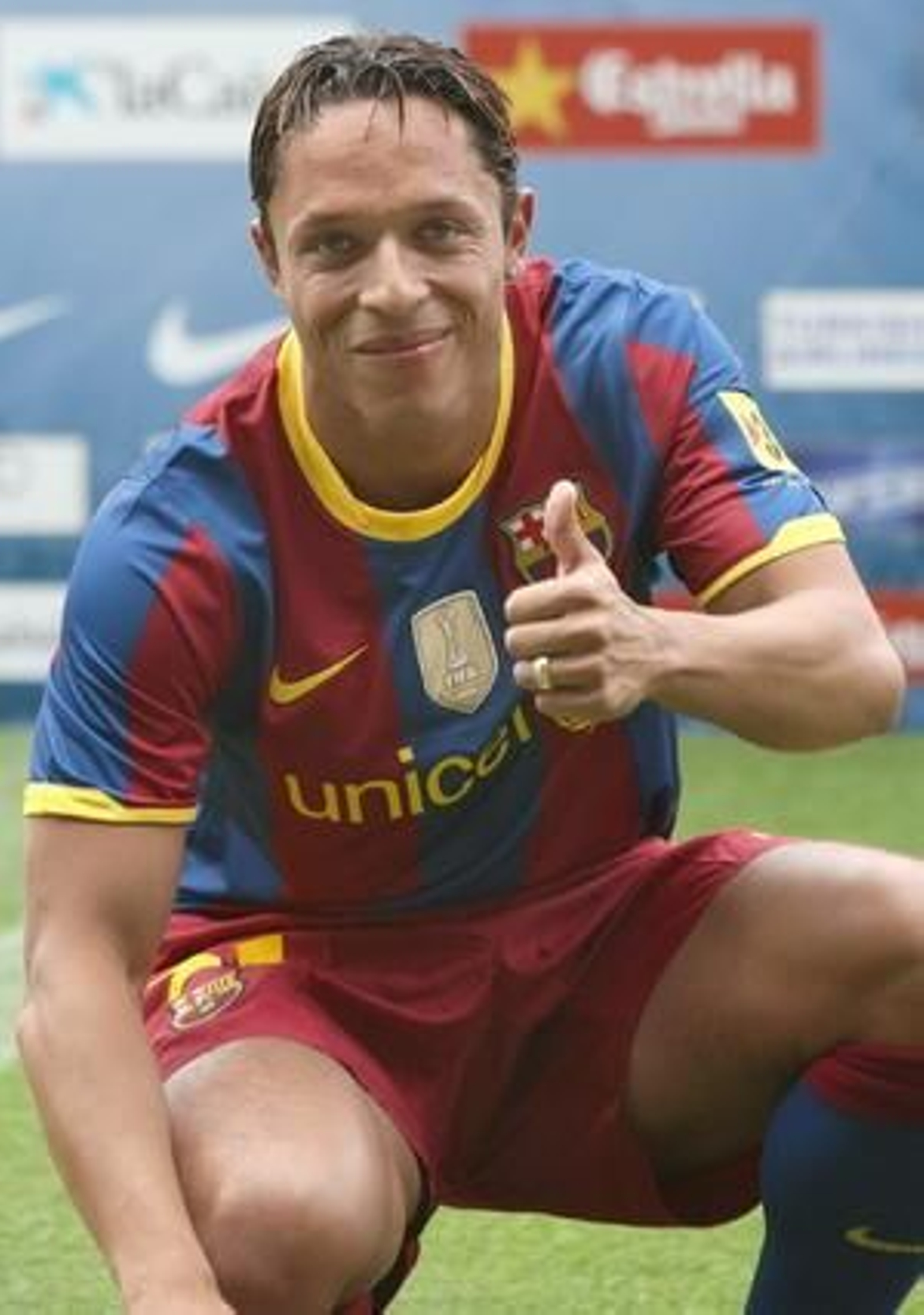 El Barça presenta a Adriano. / EFE