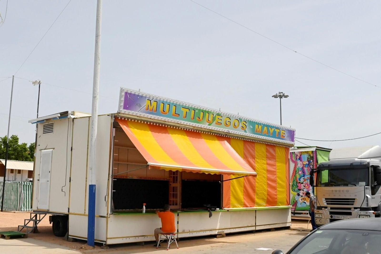 El montaje de las casetas y atracciones de la Feria de Córdoba 2024, en imágenes