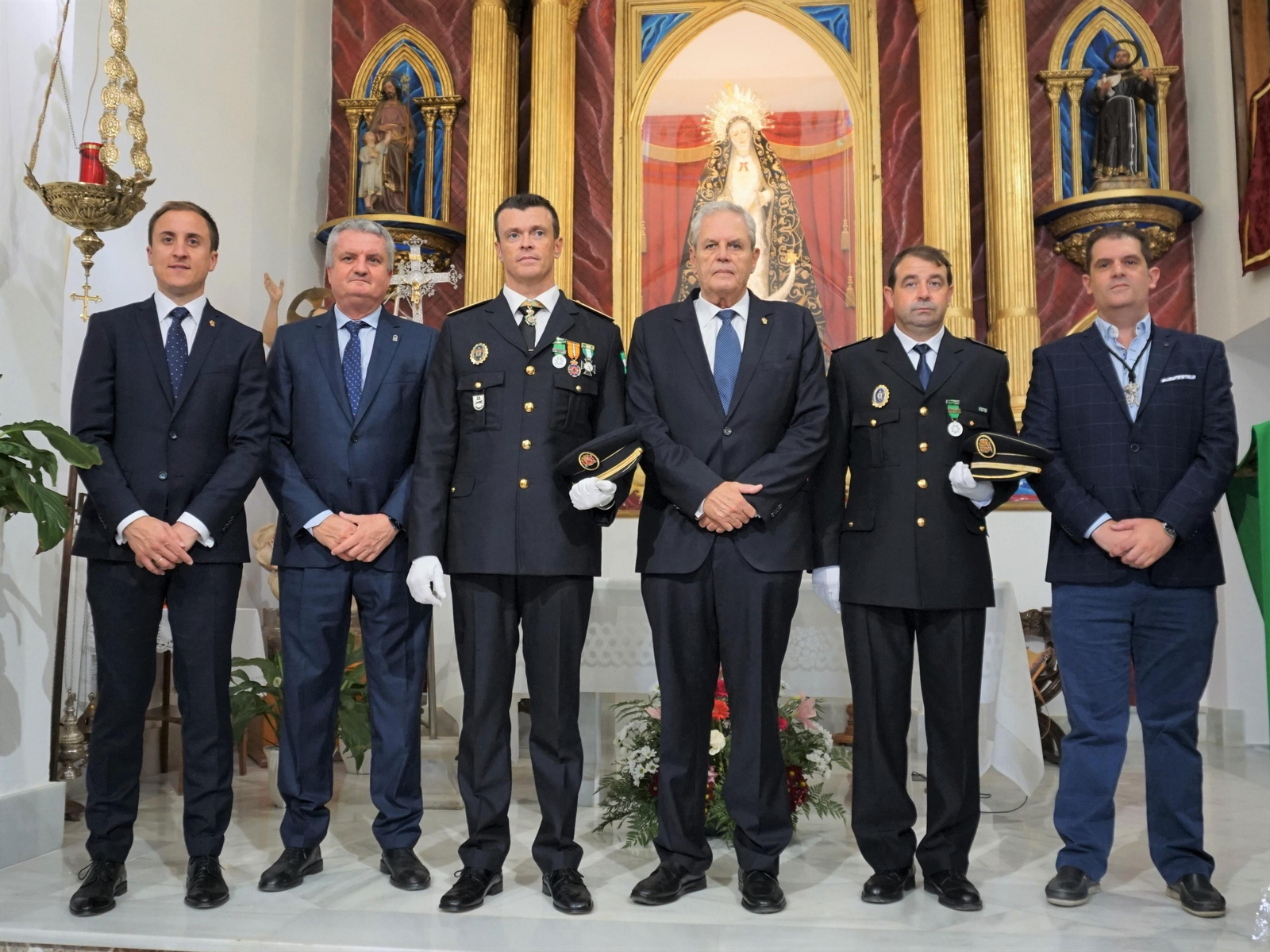 Vera condecora a su Policía Local en la conmemoración del día de los Santos Ángeles Custodios