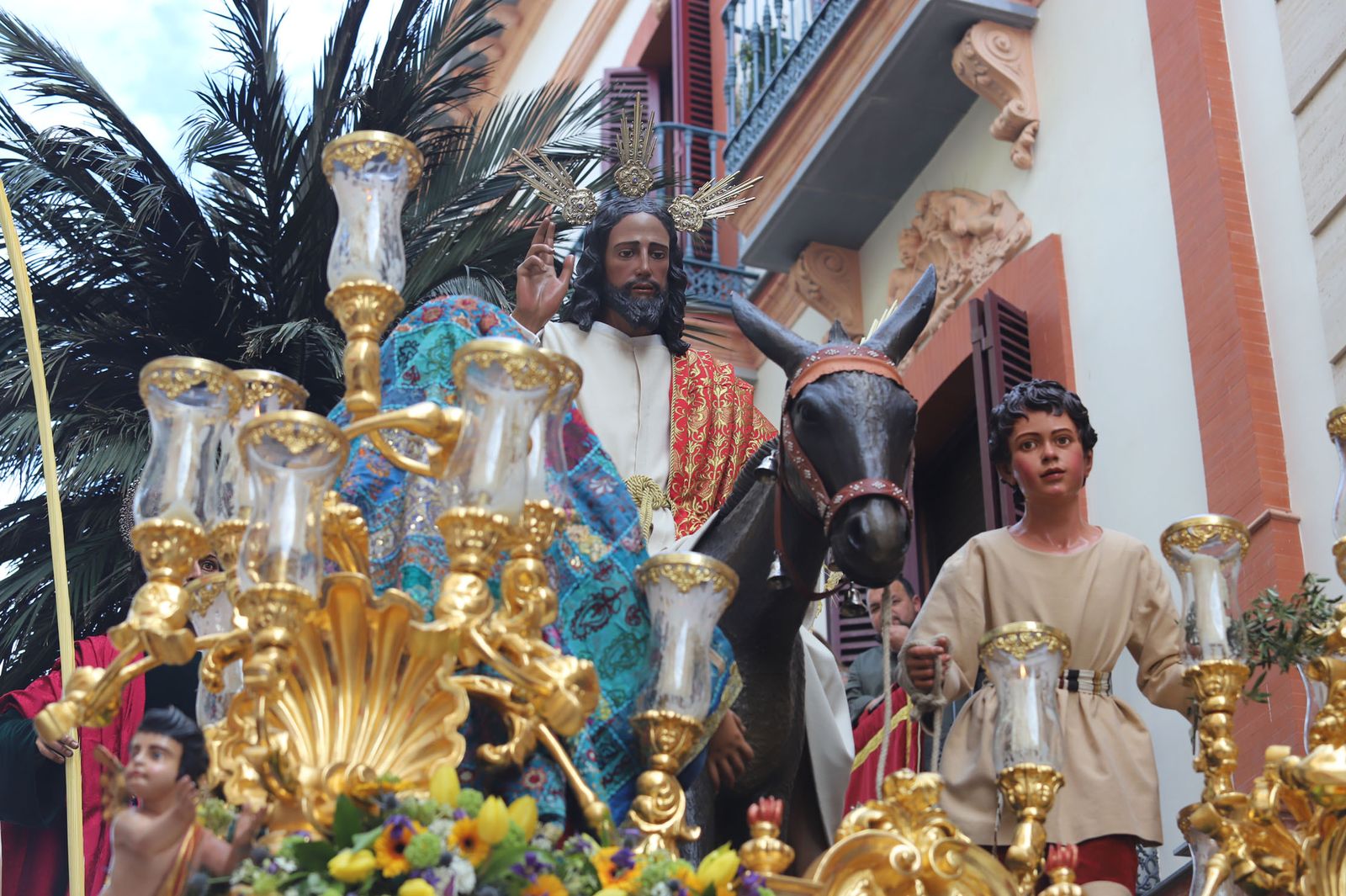 Las mejores imágenes de la hermandad de la Borriquita  de Huelva en el domingo de ramos 2019