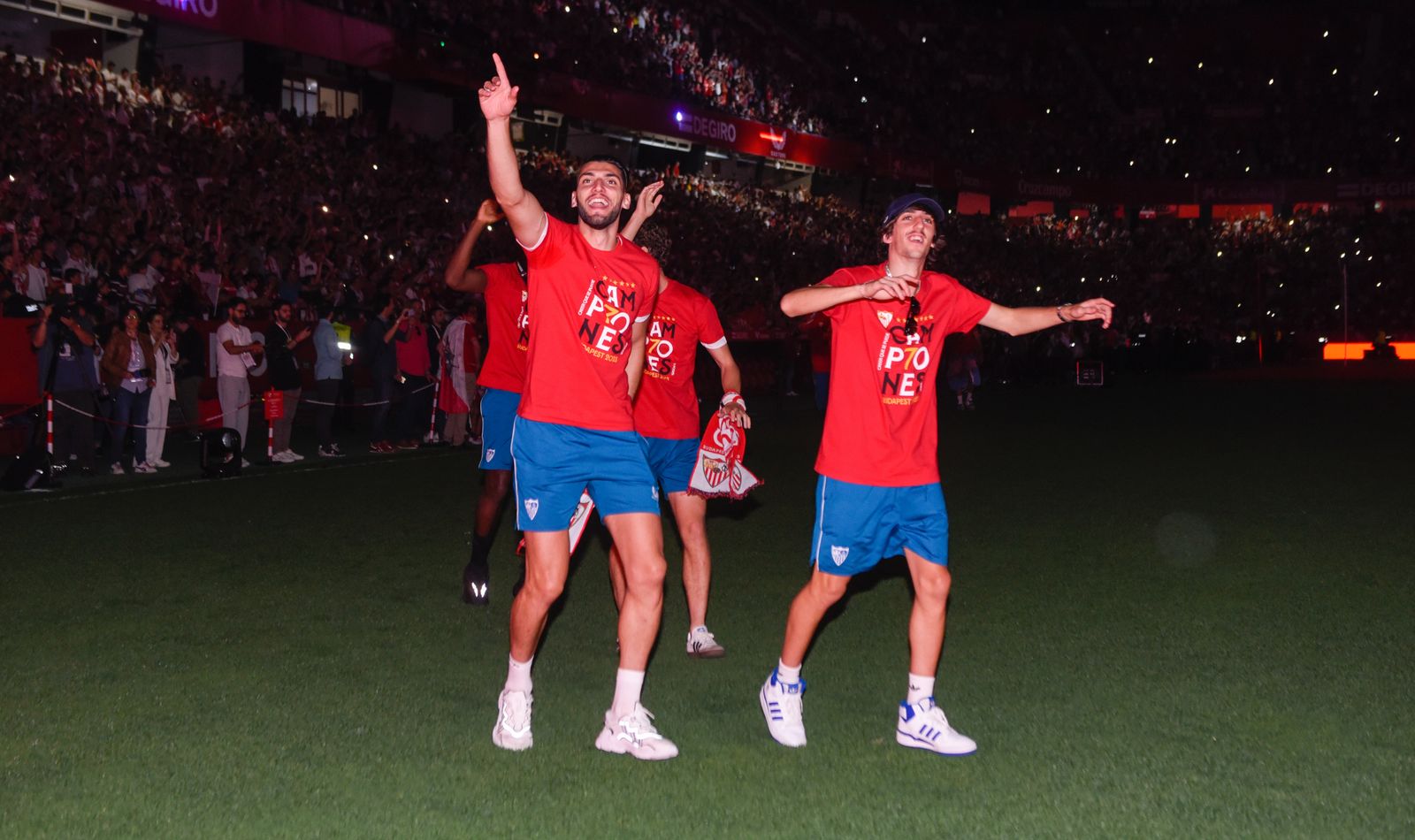 La celebración del Sevilla en el Ramón Sánchez-Pizjuán, en imágenes