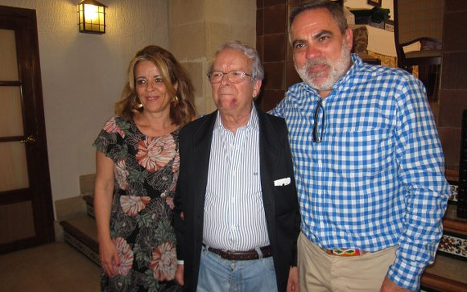 Los organizadores del festejo Salvador Celada y Marga Marqués Perales con su padre.

Foto: Ignacio Casas de Ciria