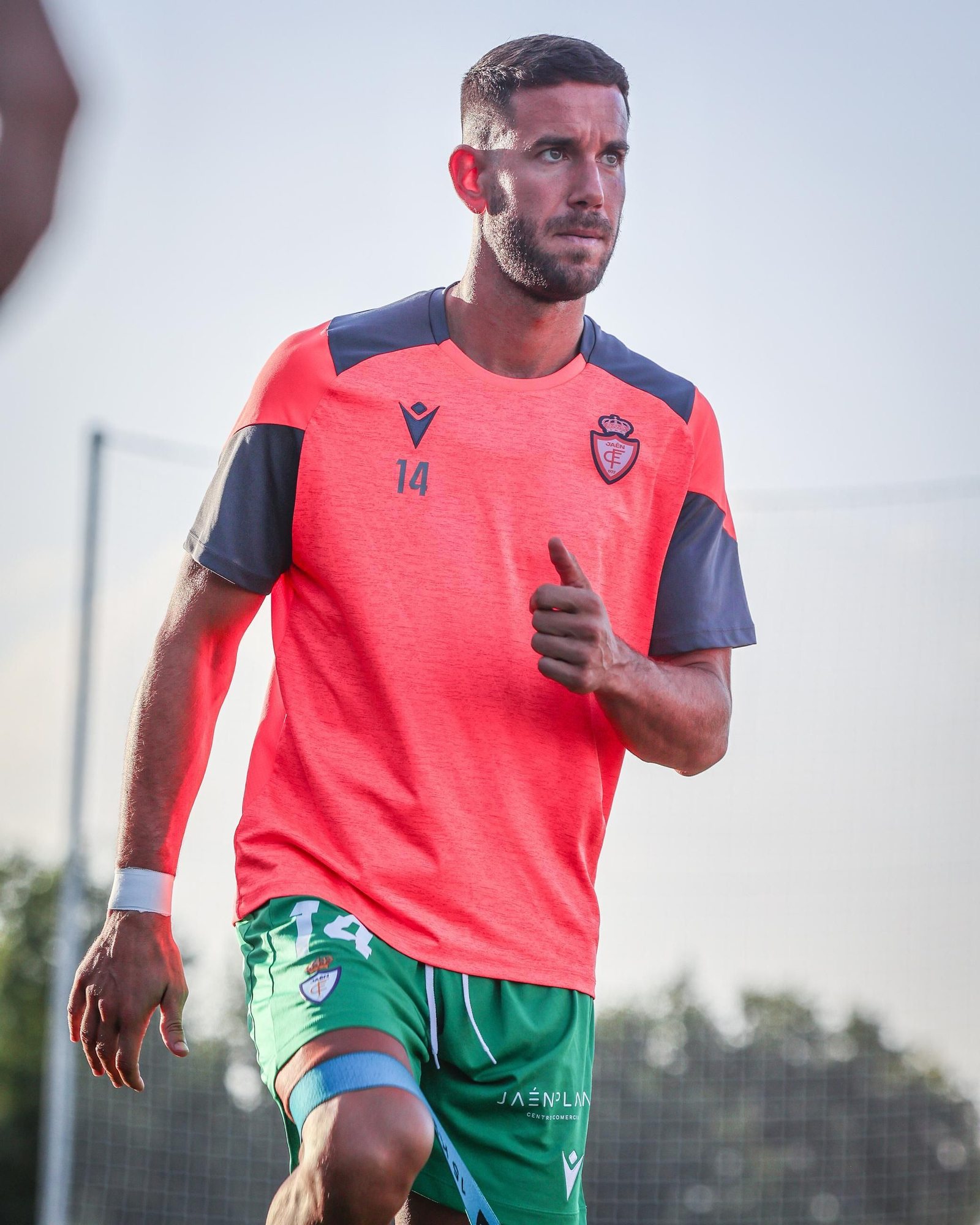 Carlos Fernández, en un calentamiento de esta pretemporada.