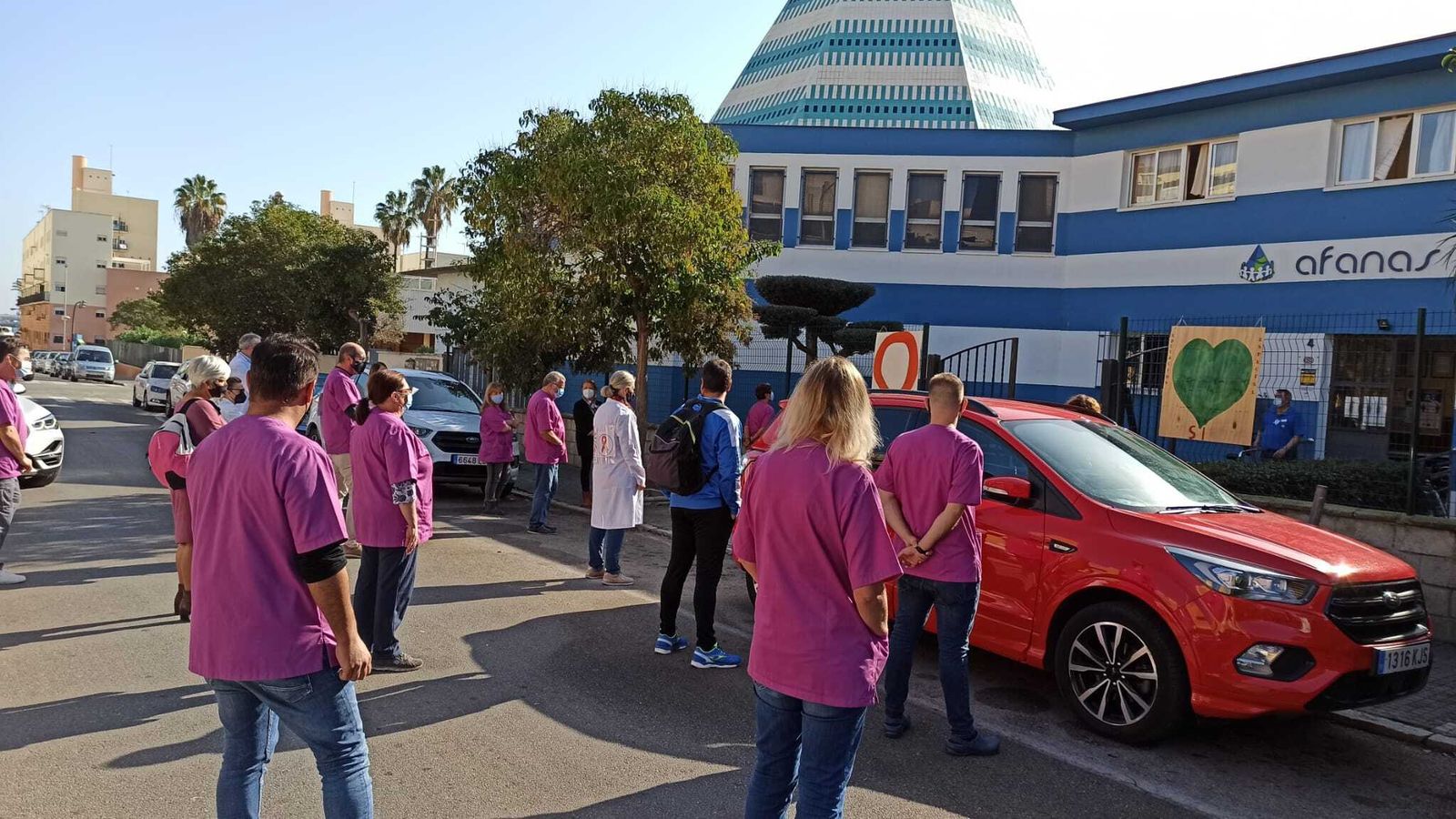 Concentración ante la puerta de Afanas Cádiz.
