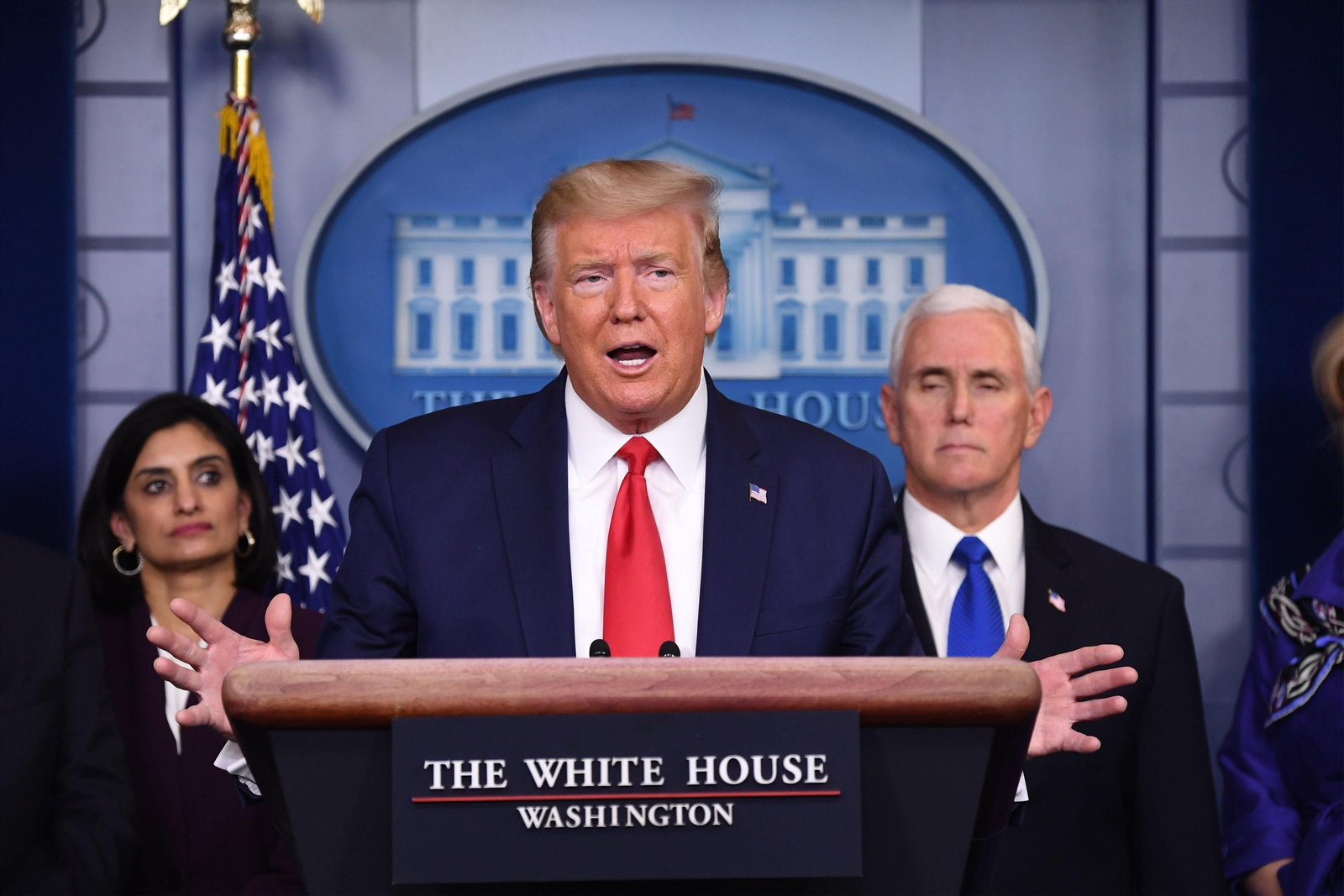 El presidente estadounidense, Donald Trump, y el vicepresidente, Mike Pence, durante una comparecencia en la Casa Blanca este miércoles.