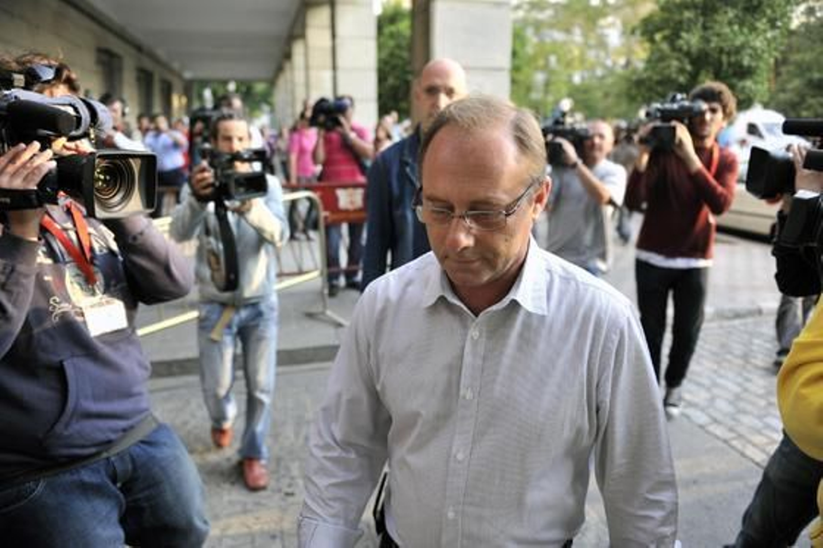 El padre de Marta del Castillo, Antonio, declara ante los medios. 

Foto: Juan Carlos Vázquez
