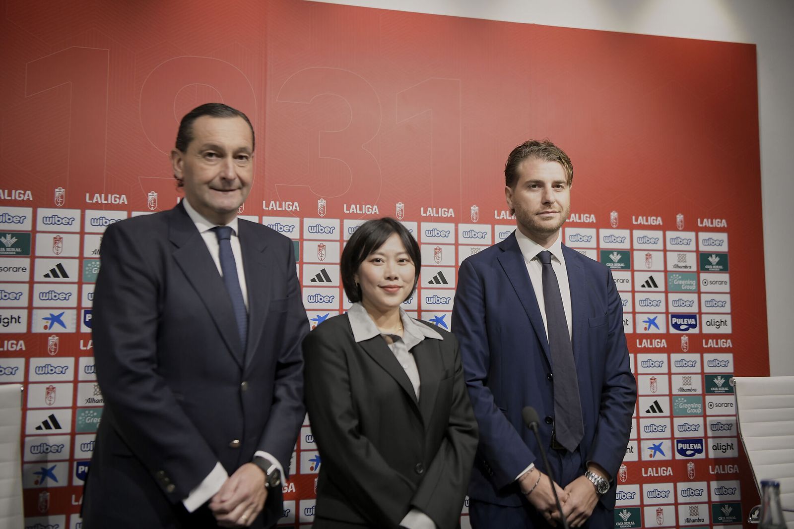 Alfredo García Amado y Sophia Yang en la presentación de Matteo Tognozzi.