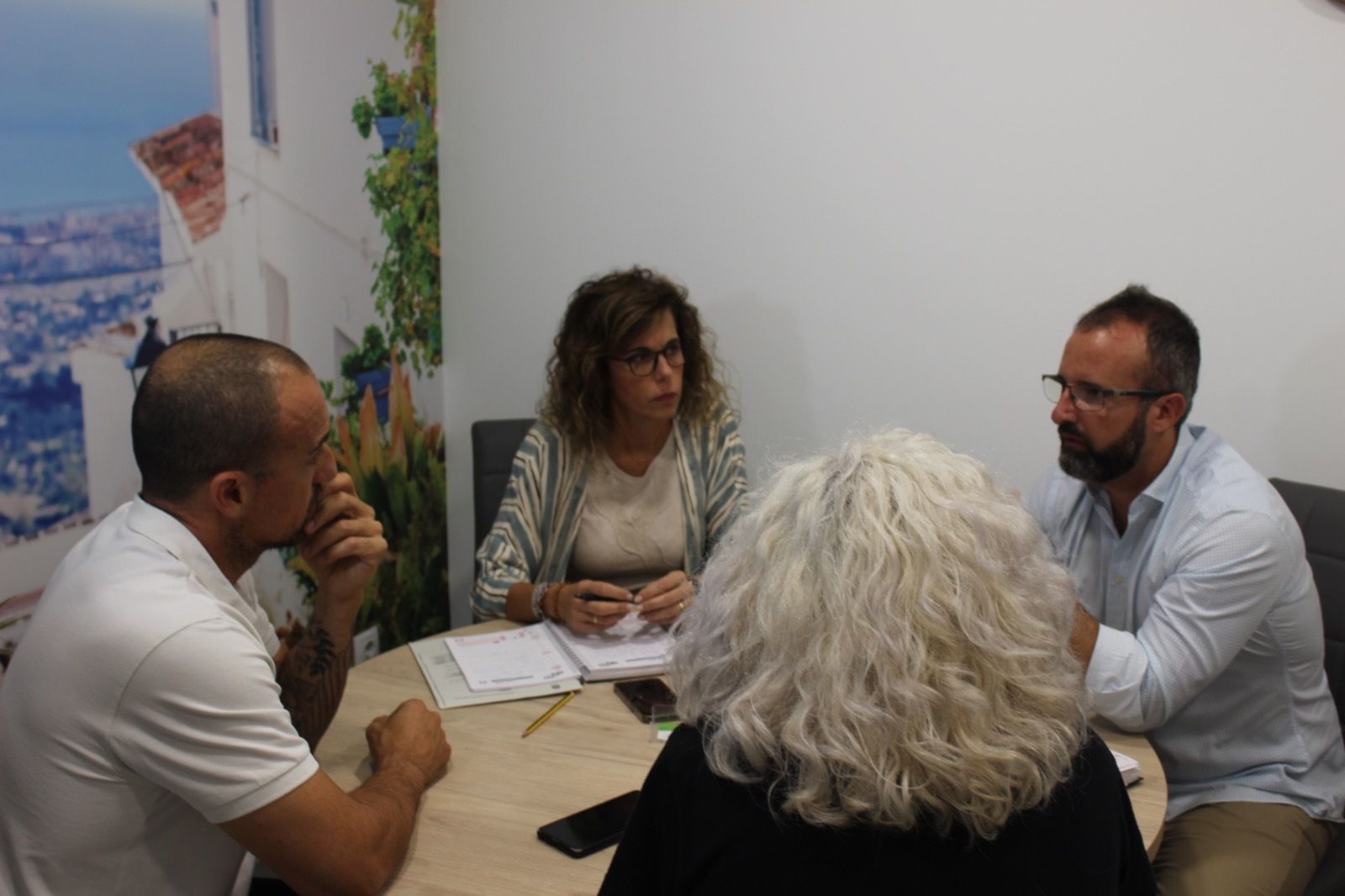 La reunión mantenida entre el Ayuntamiento y el sector del taxi.