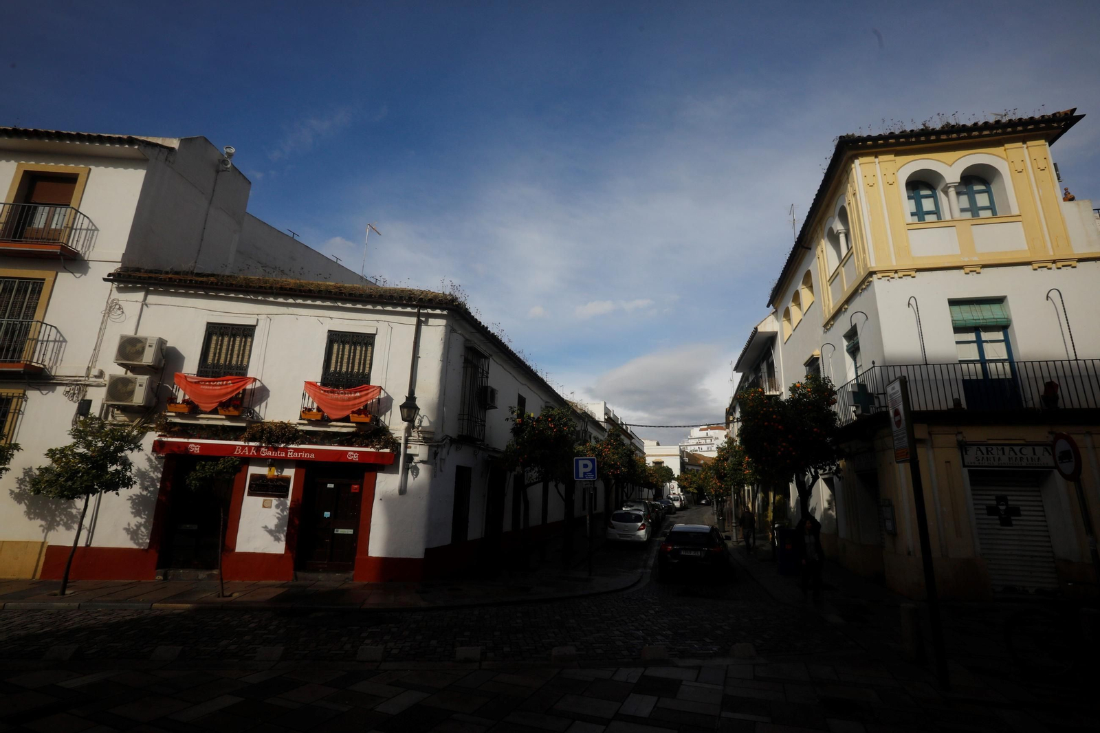 Un paseo en imágenes por el barrio de Santa Marina en pleno invierno