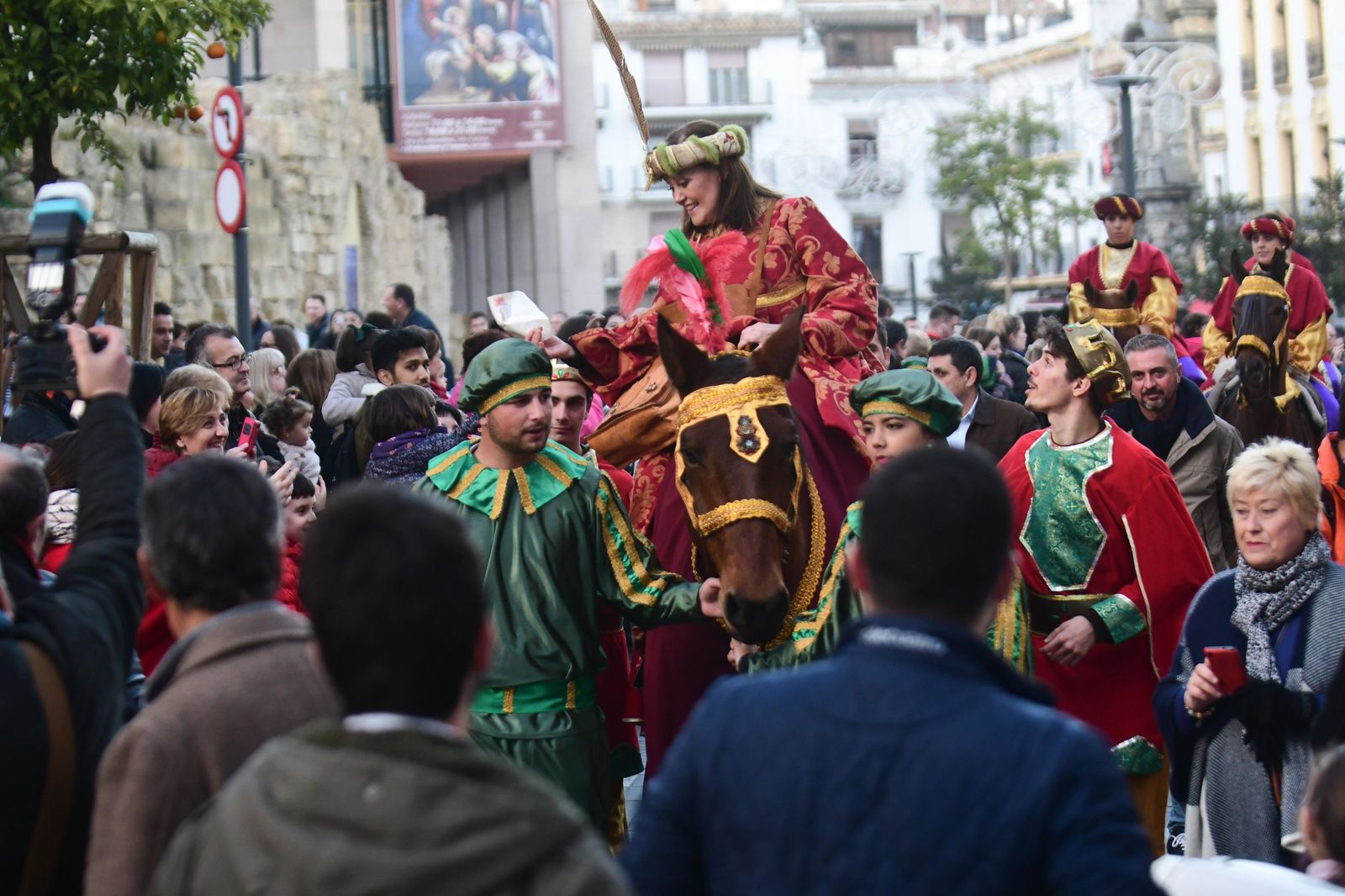 Inmaculada Aguilar inicia su recorrido encarnando a la cartera real desde Capitulares.