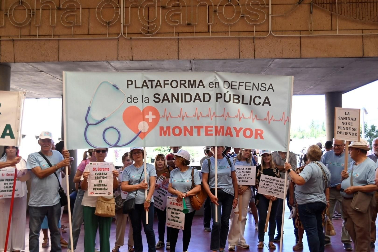 Las imágenes de la manifestación en el Hospital Reina Sofía por los recortes del SAS