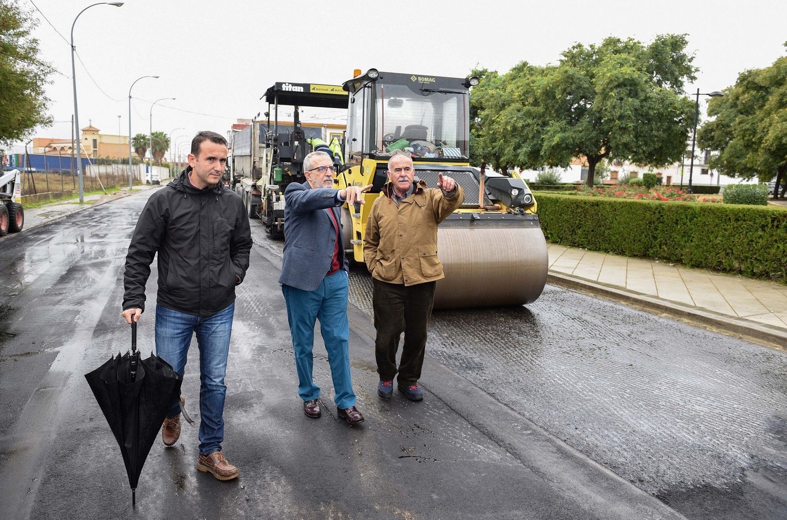 El delegado del Distrito, Juan Manuel Flores, durante la visita a unas obras.
