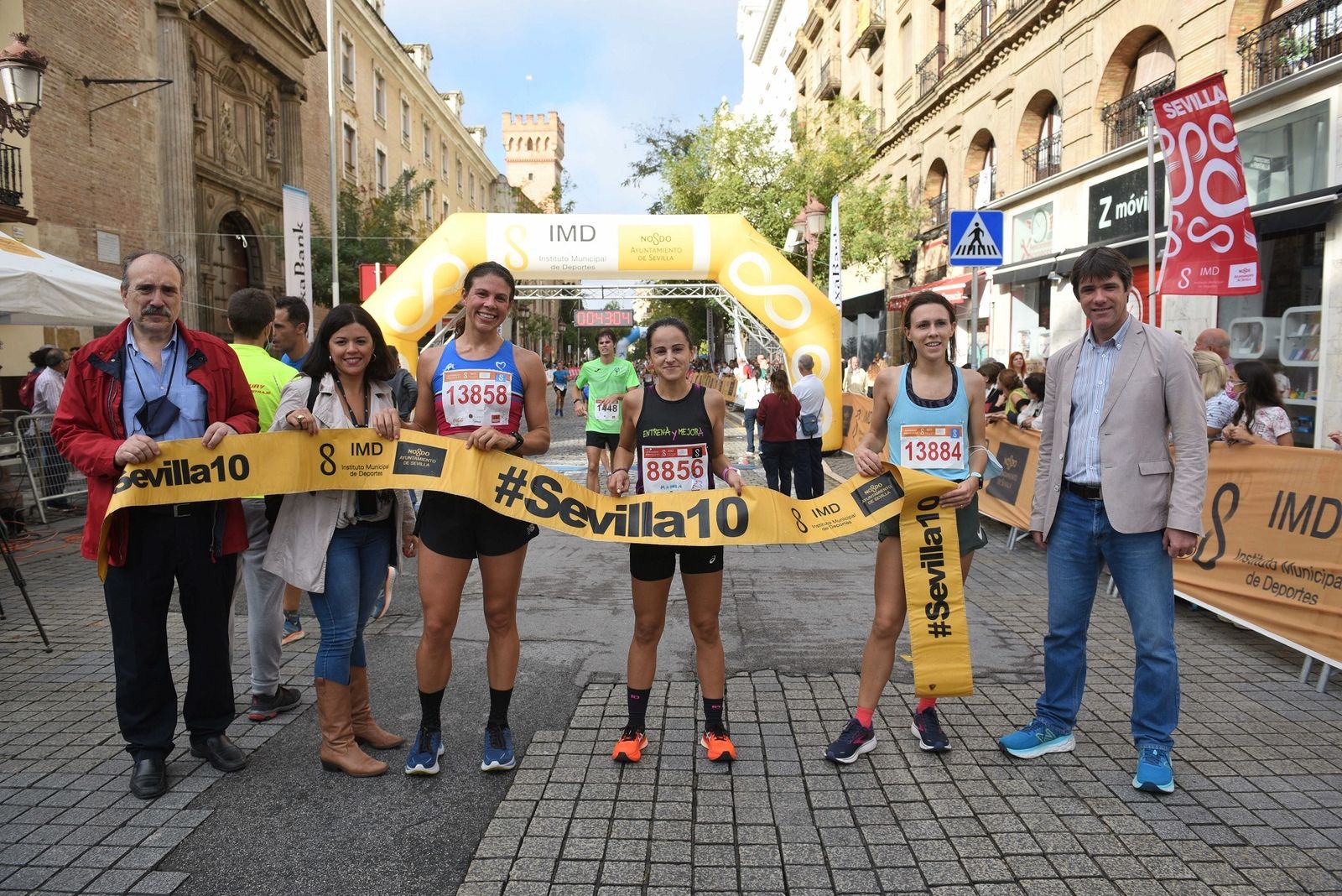 Una imagen del podio femenino con Mamen Ledesma como ganadora.